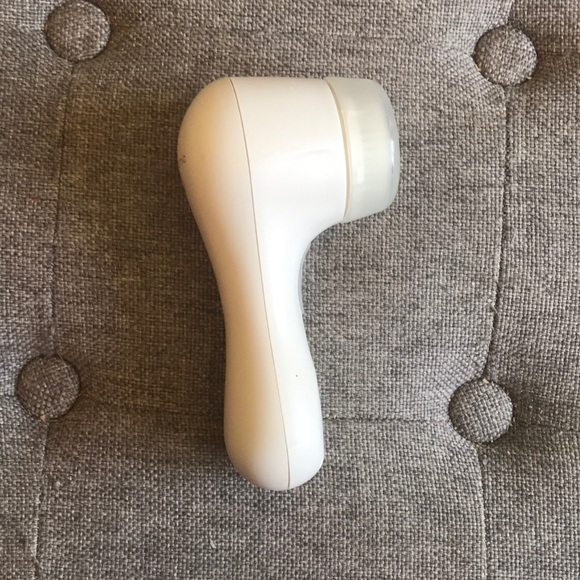 Clarisonic Skincare Clarisonic Mia Face Brush White Poshmark